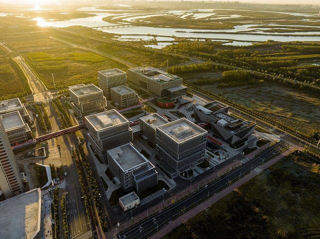 打造北方“深圳湾”！中建八局装饰工程有限公司参建的深哈产业园科创总部迎来企业陆续入驻米乐M6 米乐(图1)