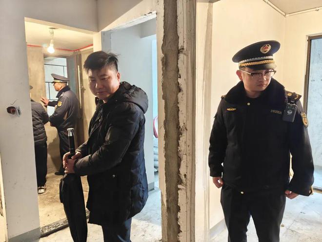 “一锤”5万起？小区400余户居民已开工TA们主动出击不留执法“真空期”！(图4)