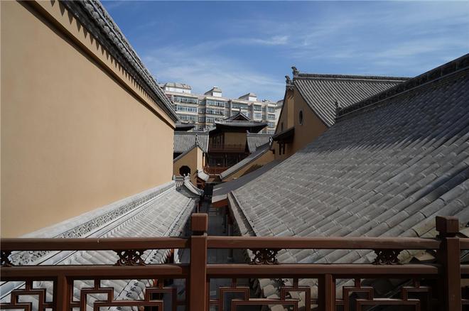 夯土墙肌理与建筑立面装饰：智慧与科技交融工程与艺术交汇(图1)