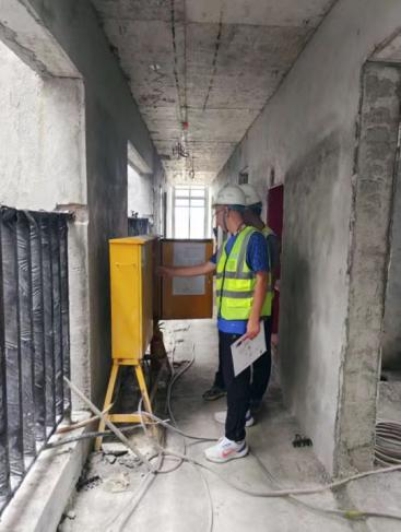 完工倒计时！中建二局装饰公司深圳分公司粤海江门项目“五一”假期不停工 坚守岗位保工期(图4)