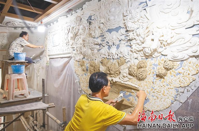 文化中国行丨文昌灰塑：刀堆手绘描出万紫千红(图1)