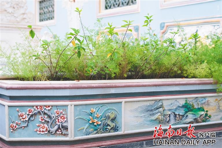 文化中国行丨文昌灰塑：刀堆手绘描出万紫千红(图3)