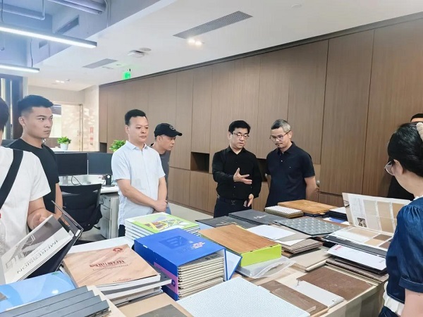 创新引领 校企合作丨南昌大学建筑与设计学院2023级艺术硕士专业导师、学生莅临德勤考察学习(图1)