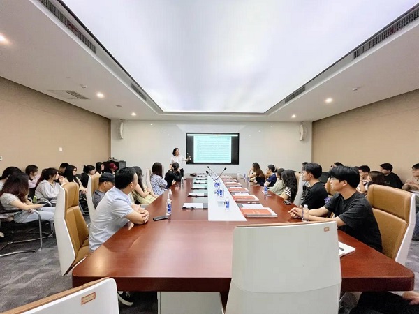 创新引领 校企合作丨南昌大学建筑与设计学院2023级艺术硕士专业导师、学生莅临德勤考察学习(图2)